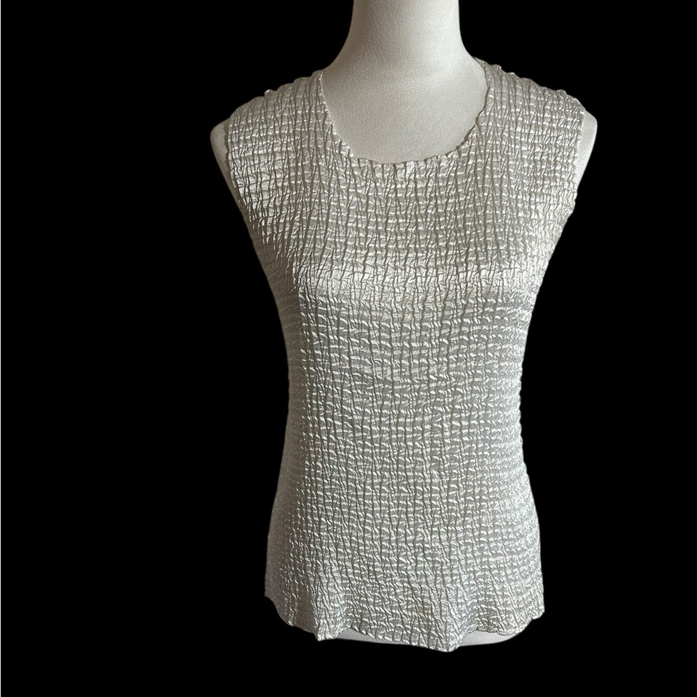 Shiny White Textured Very Stretchy Sleeveless Top